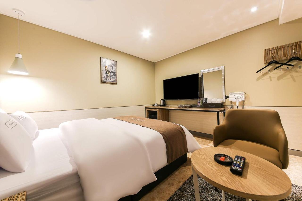 Docking Hotel Gimpo Eksteriør billede