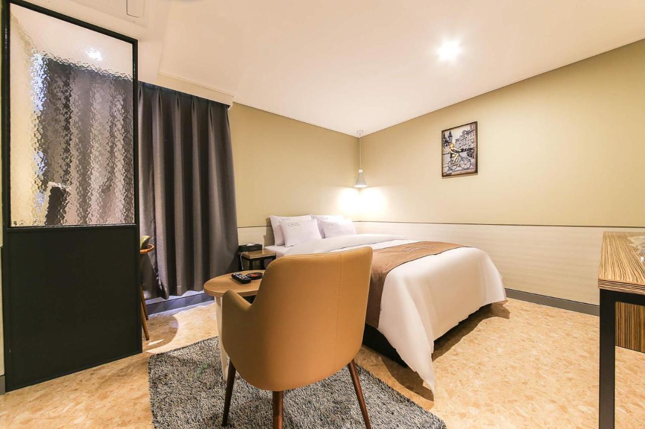 Docking Hotel Gimpo Eksteriør billede
