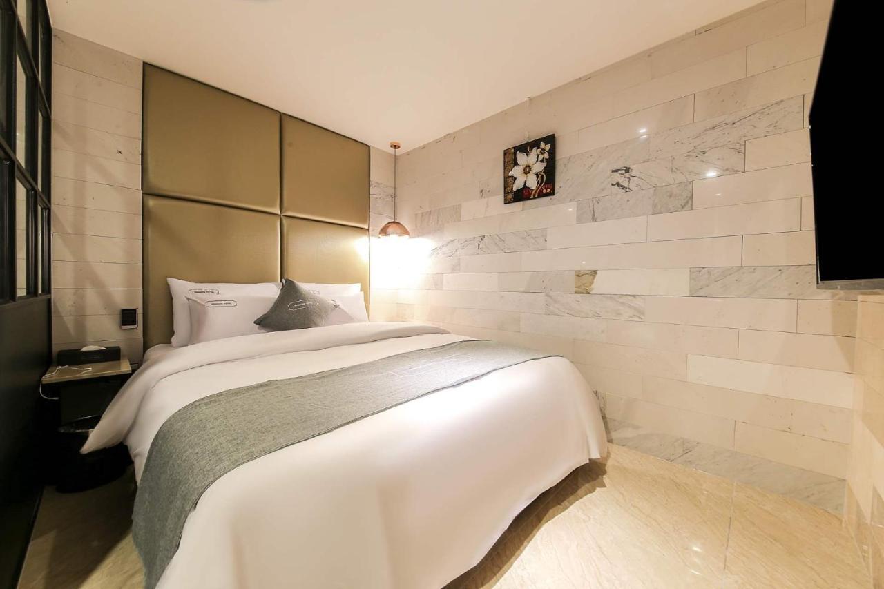 Docking Hotel Gimpo Eksteriør billede