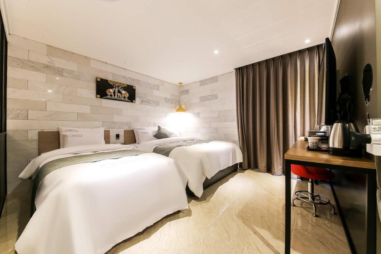 Docking Hotel Gimpo Eksteriør billede