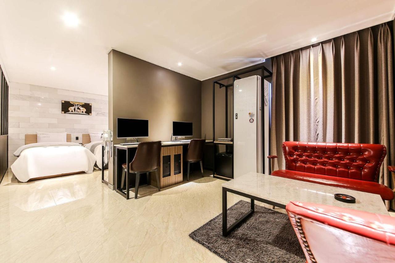 Docking Hotel Gimpo Eksteriør billede